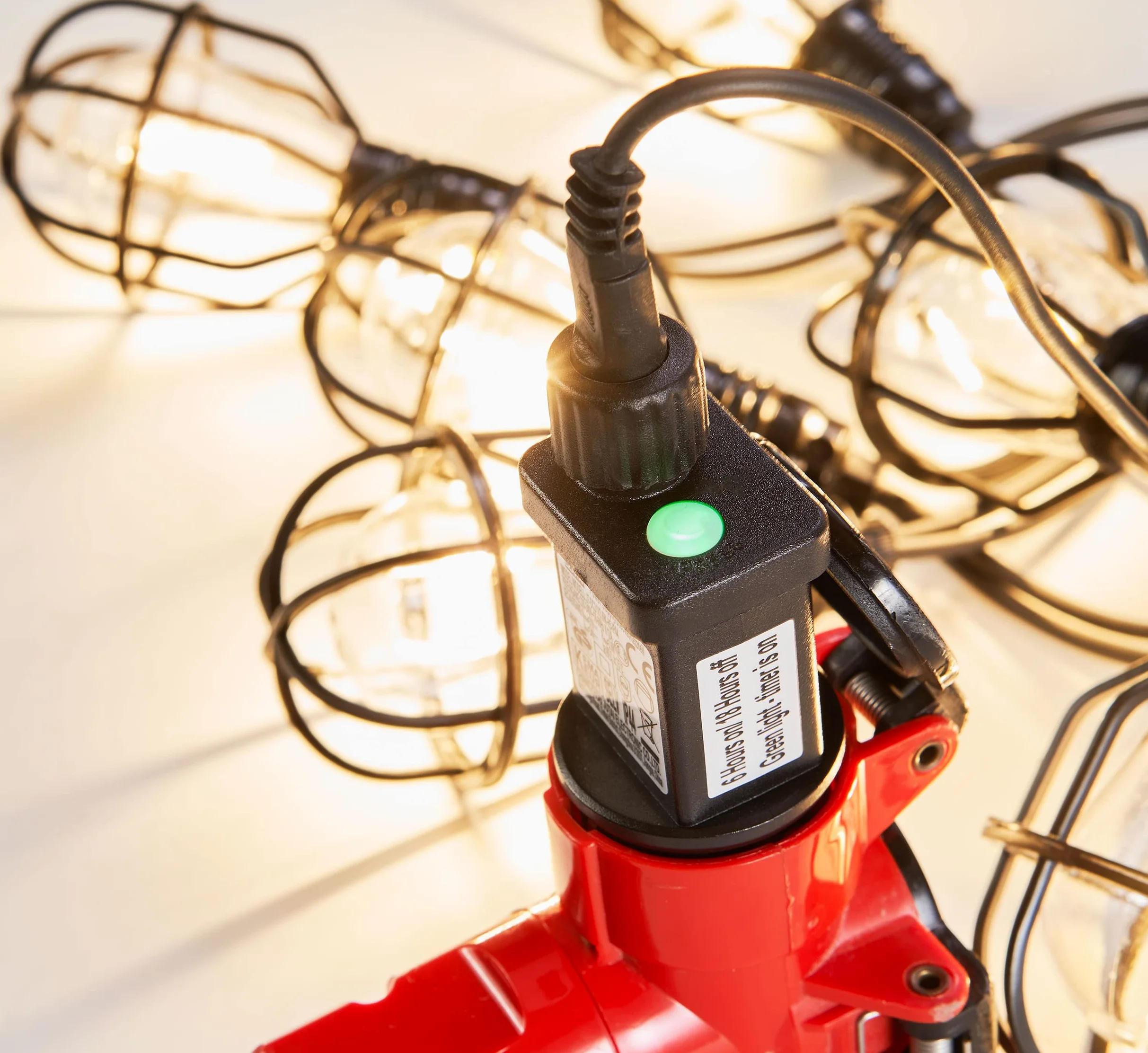 AMARE Catena luminosa industriale per interni ed esterni, 10 lampadari con alloggiamento della lampada nera, cavo da 3 m, IP44 e timer