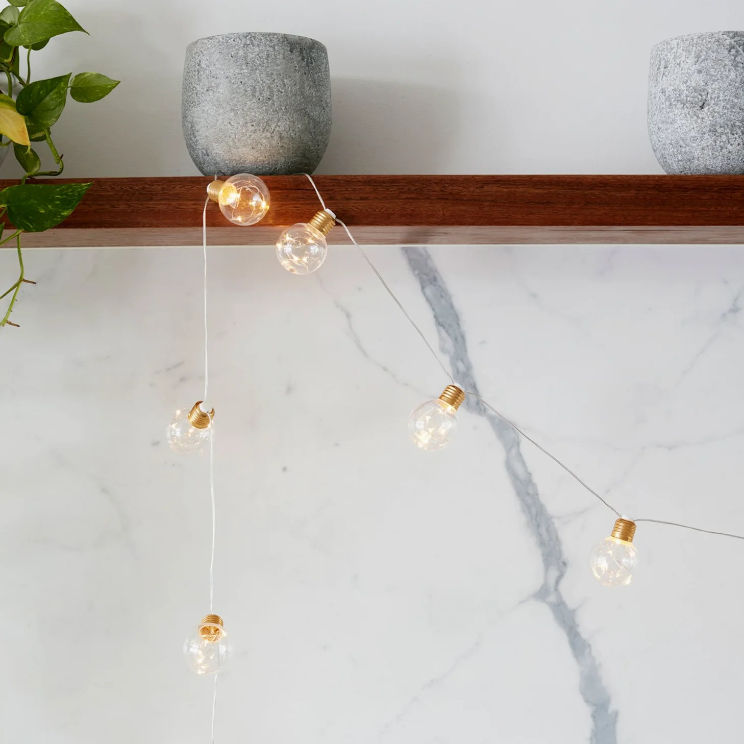 Lights4fun - Catena luminosa con micro filo, luce bianca calda, a batteria, con timer, 2 Stk.