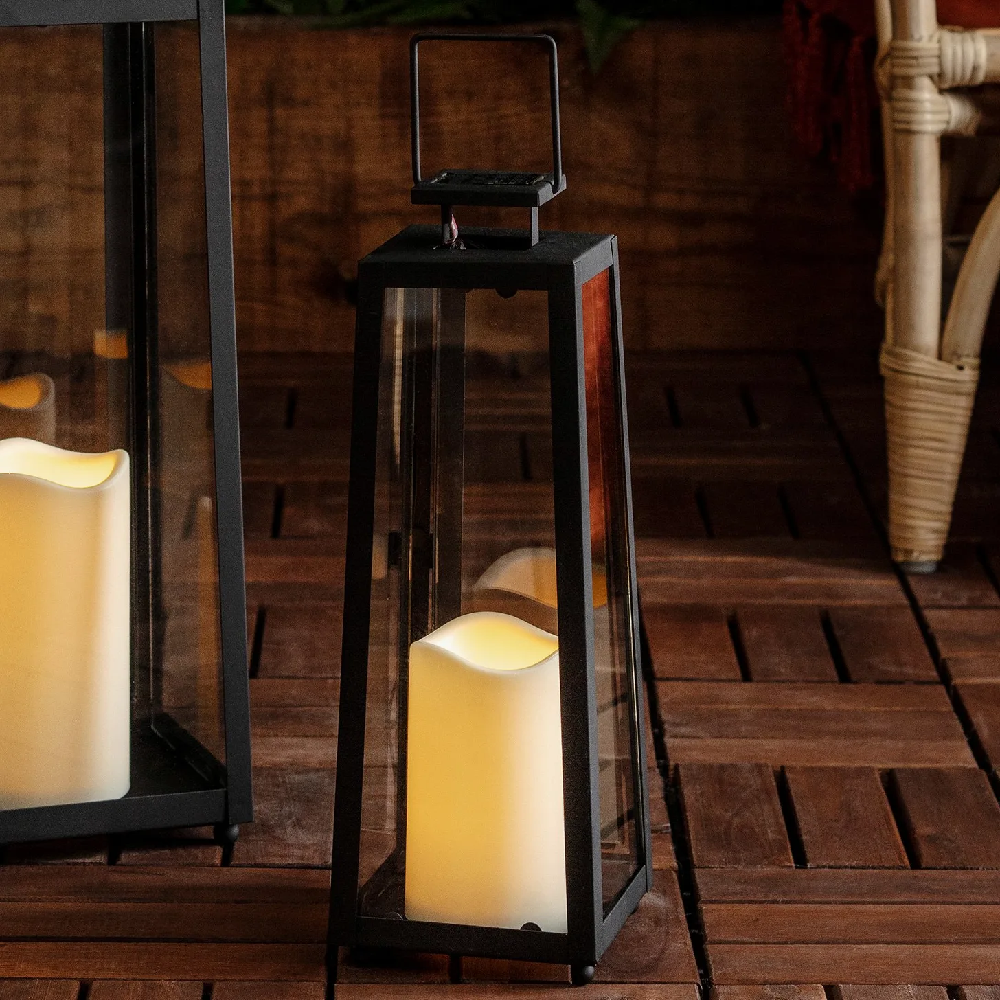Lights4fun Lanterna Solare in Metallo Nero de 29,5 cm con Candela LED Fiamma Tremolante Decorazione per Giardino Balconi Esterni