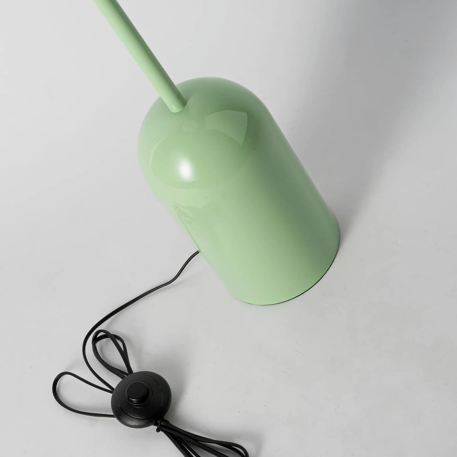 Alpinaluz Lampada da Terra Verde Moderna con 5 Sfere Luna 3D in ABS Stampate, Base in Ferro Robusta, 5 Portalampada G9 per Illuminazione Soffusa e Design Nordico Elegante per Soggiorno e Camera da