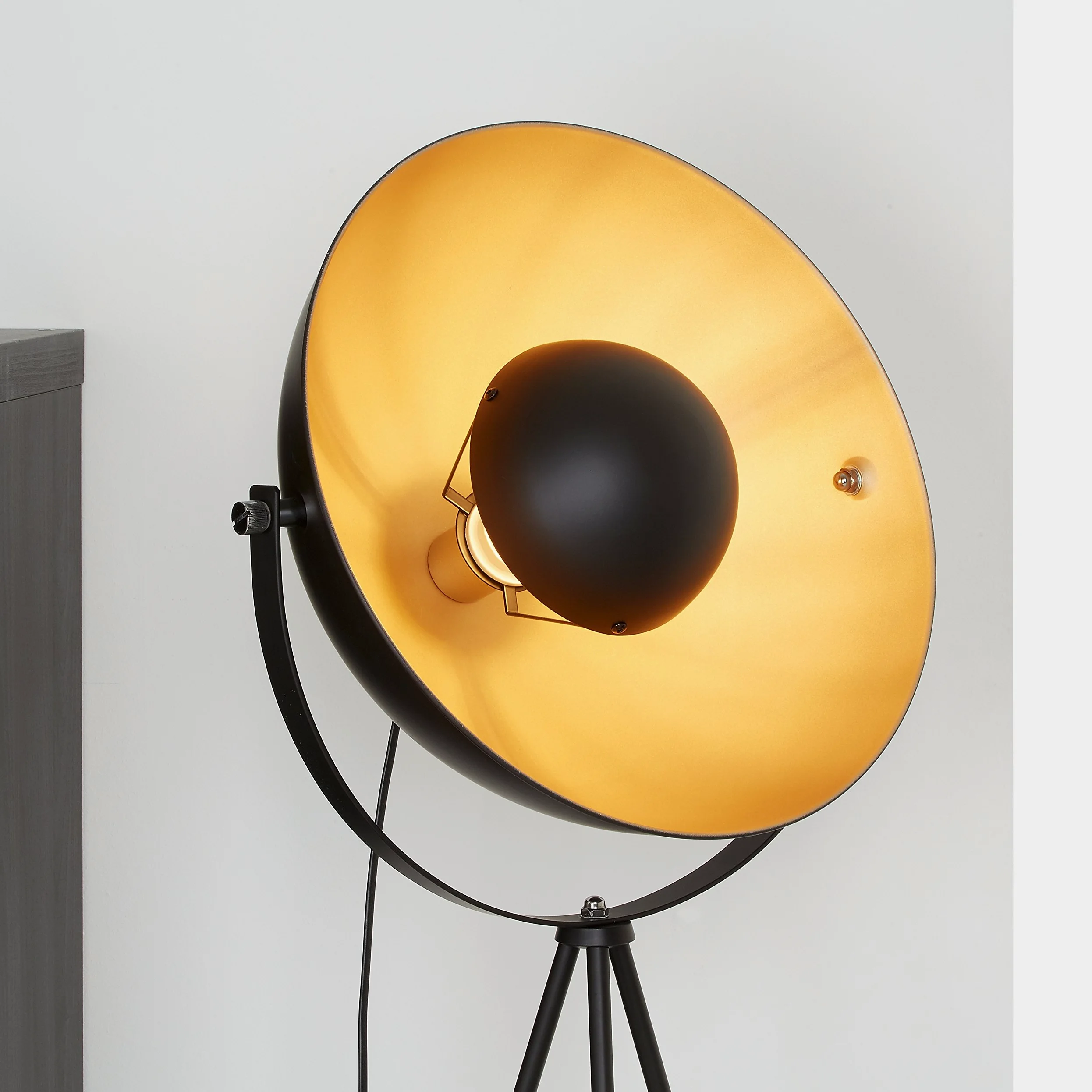 BRILONER - Lampada da terra retrò con interruttore a pedale, orientabile, attacco E27 max. 60 watt, piantana, lampada da lettura, lampada da soggiorno, lampada da pavimento, 58x34,5x148 cm, nero-oro