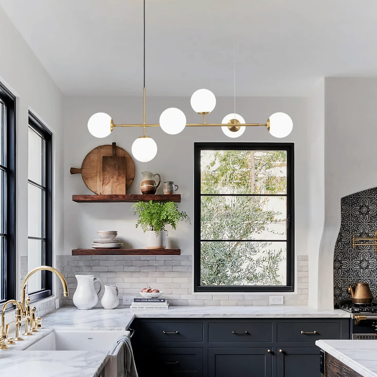 KCO Lighting Lampadario in vetro lattimo a 6 luci, lampadario lineare moderno a globo, lampada a sospensione bianca e oro Lampadario rettangolare di metà secolo per isola cucina