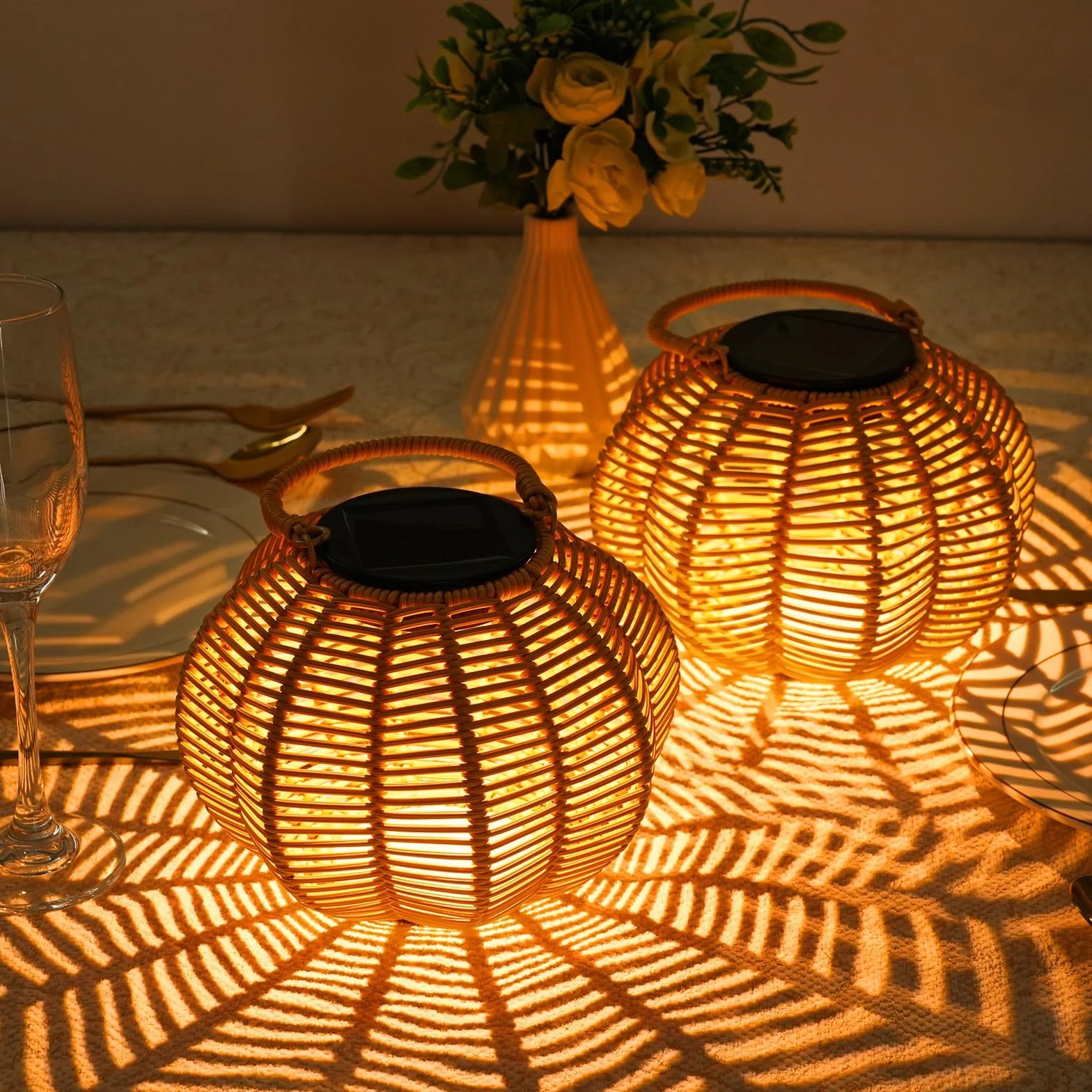 Lanterne Solari da Esterno a Forma di Zucca Intreccio Manuale in Rattan Naturale, Lampada Solare da Esterno con Luce Calda e Sensore Automatico, IP65 per Giardino Terrazzo Cortile, 2 Pezzi