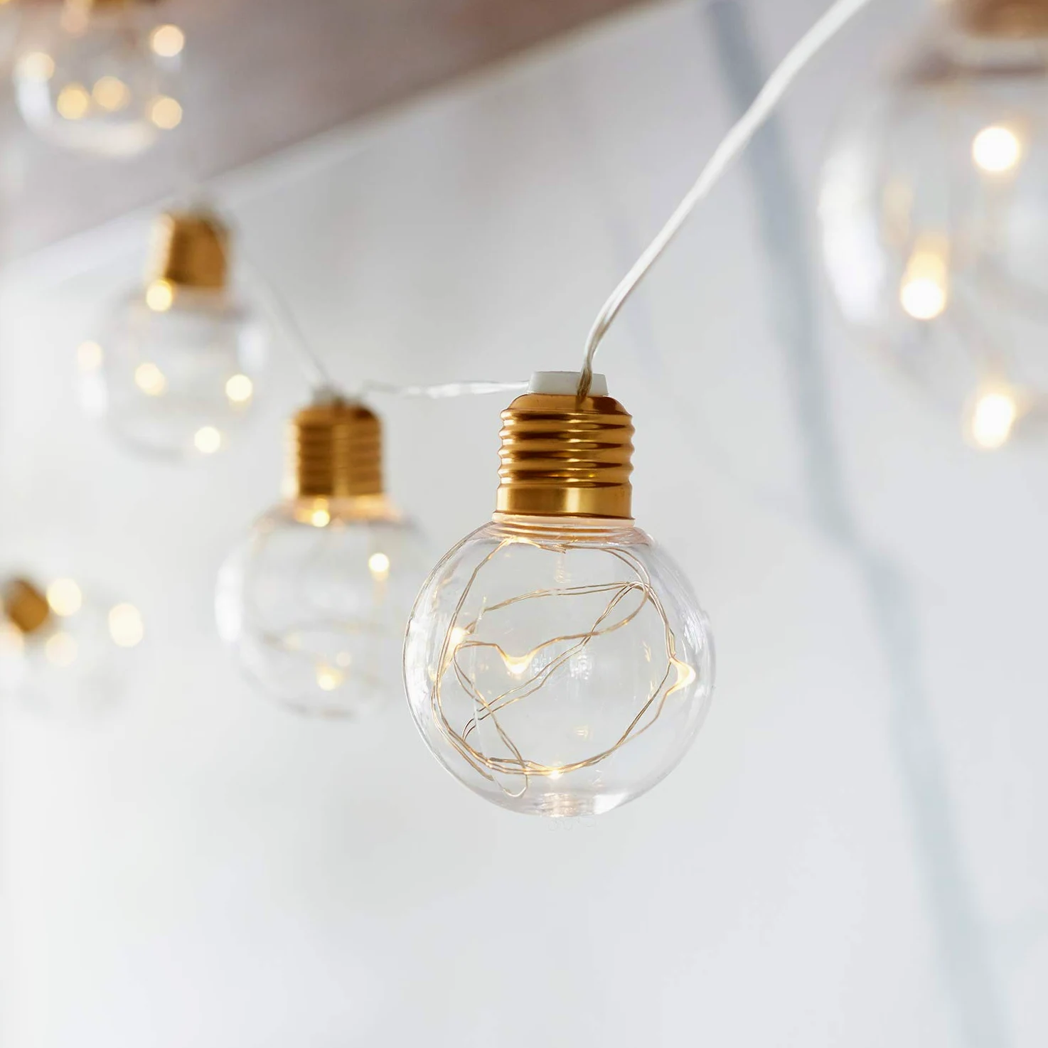 Lights4fun - Catena luminosa con micro filo, luce bianca calda, a batteria, con timer, 2 Stk.