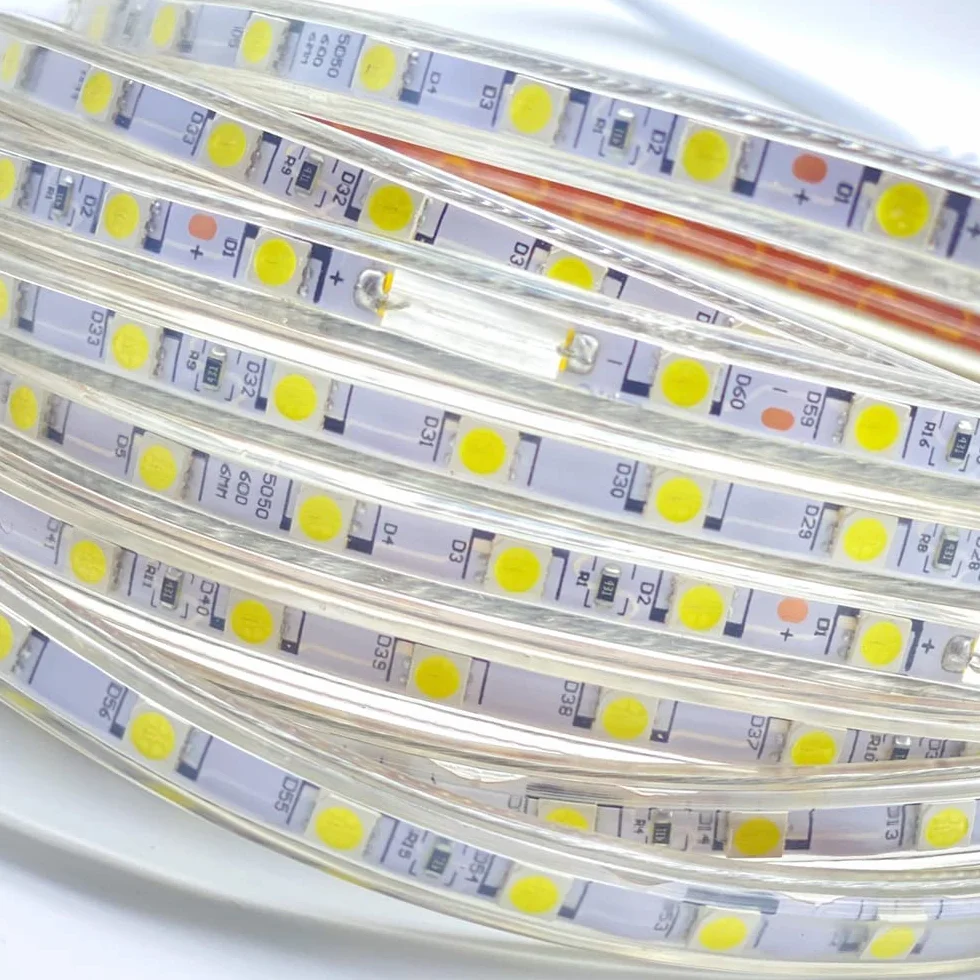081 Store STRISCIA LED 220V BIANCO 100 METRI LUCE DA ESTERNO ED INTERNO FLESSIBILE STRIP SMD 5050 BOBINA + 5 SPINE [Classe di efficienza energetica A]