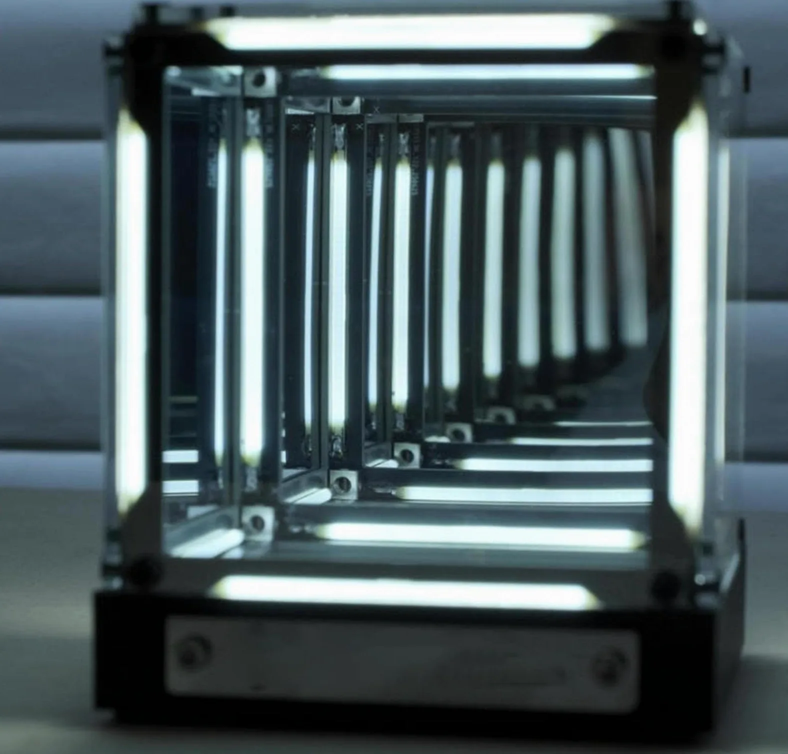 Lampada Infinite Space Abyss, Cubo Tesseract 4D Infinite Space Abyss Light Touch Dimmerabile Cubi Specchio Infinity Ricaricabile LED Hyper Cube Luce Notturna(White)