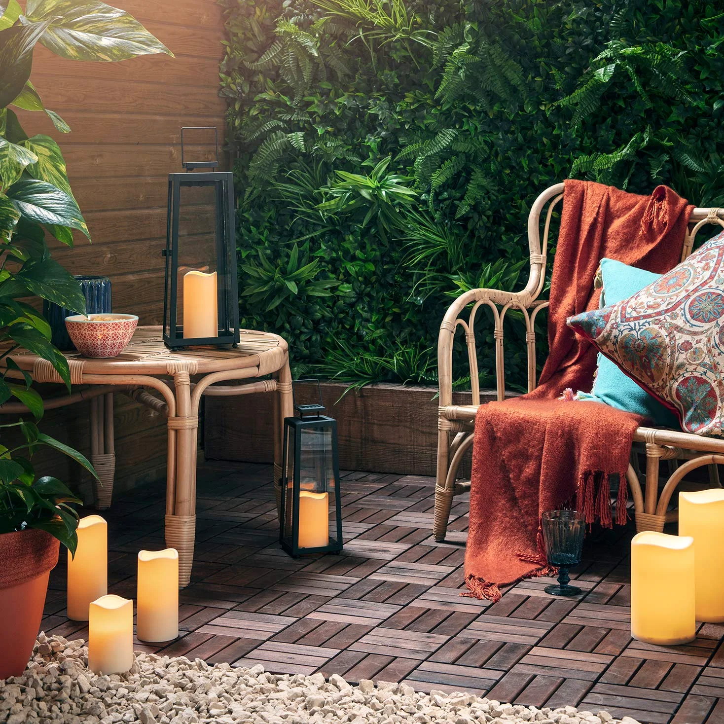 Lights4fun Lanterna Solare in Metallo Nero de 29,5 cm con Candela LED Fiamma Tremolante Decorazione per Giardino Balconi Esterni