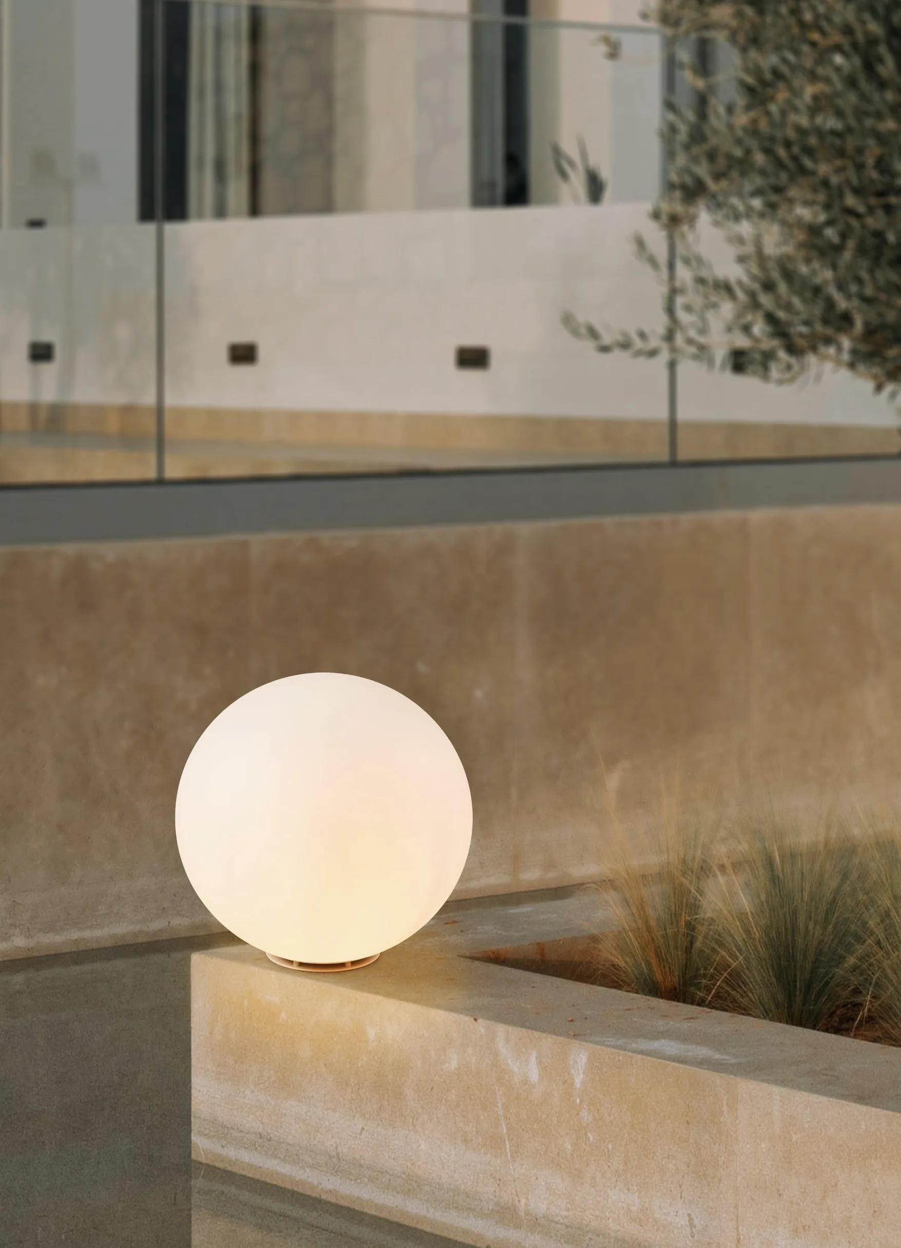 Eglo Monterolo - Sfera da giardino, 1 luce, lampada da terra, in plastica, colore: bianco, attacco E27, diametro: 50 cm, IP65