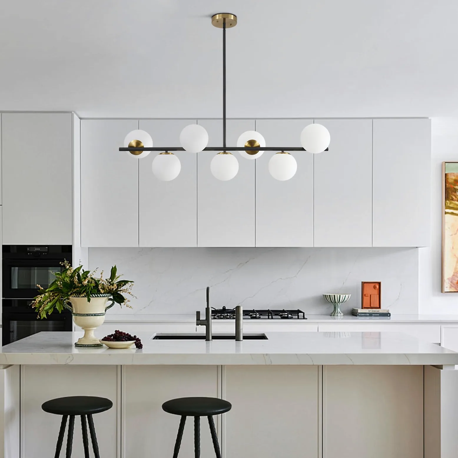 KCO Illuminazione Nero e Ottone Lineare Lampada a Sospensione Mid Century Moderno Sputnik Lampadario 7 Luci Vetro Latte Globo Cucina Isola Illuminazione a sospensione per Sala da pranzo Soggiorno