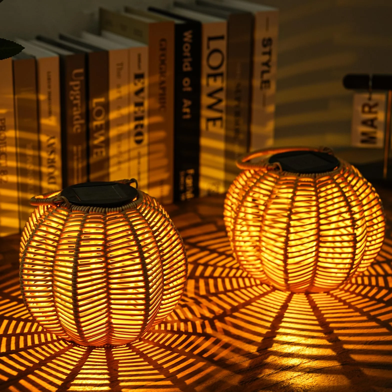 Lanterne Solari da Esterno a Forma di Zucca Intreccio Manuale in Rattan Naturale, Lampada Solare da Esterno con Luce Calda e Sensore Automatico, IP65 per Giardino Terrazzo Cortile, 2 Pezzi