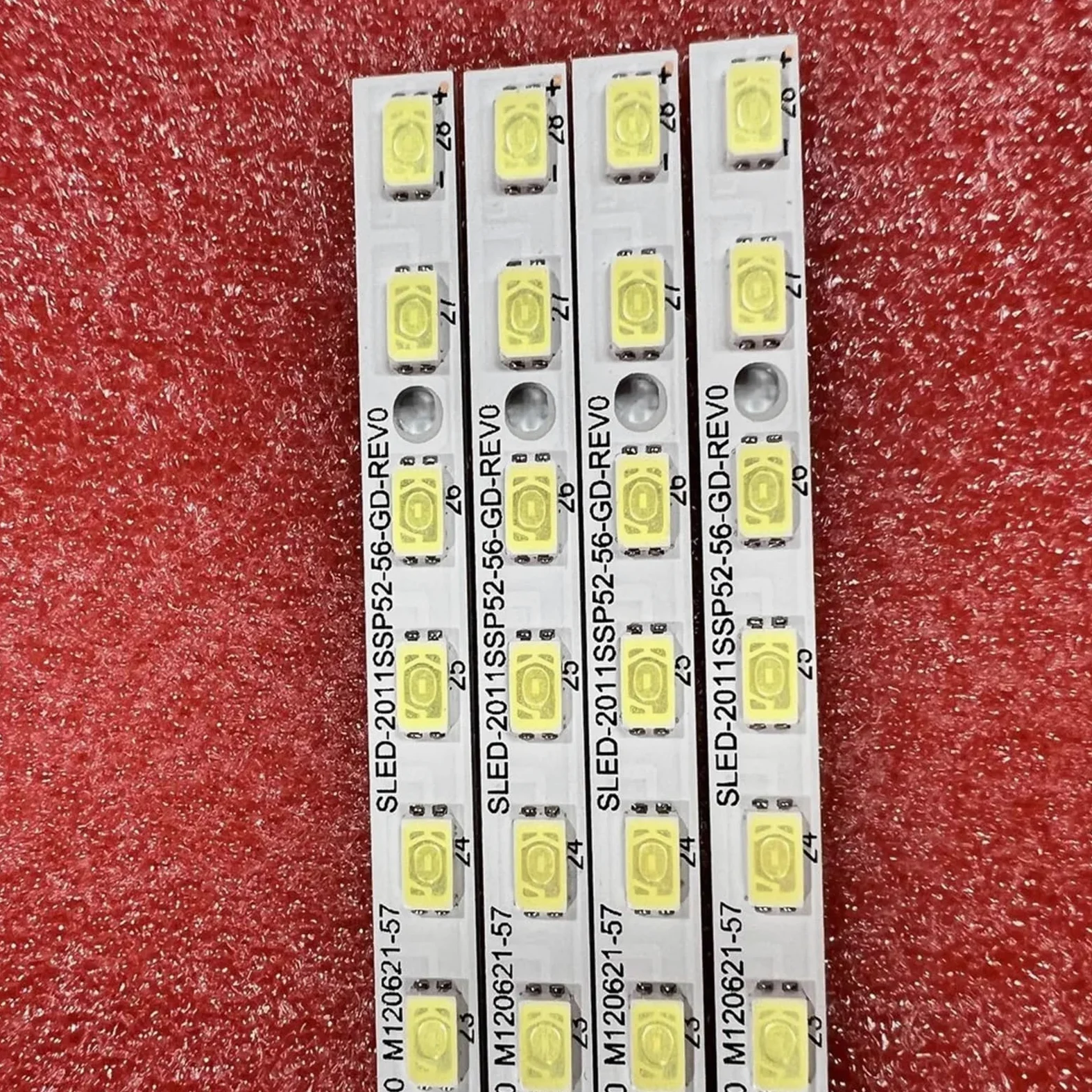 4 pz/Set Striscia di Retroilluminazione A LED 56LED Compatibile for TV LCD-52LX830A LCD-52LX530A SLED 2011SSP52 56