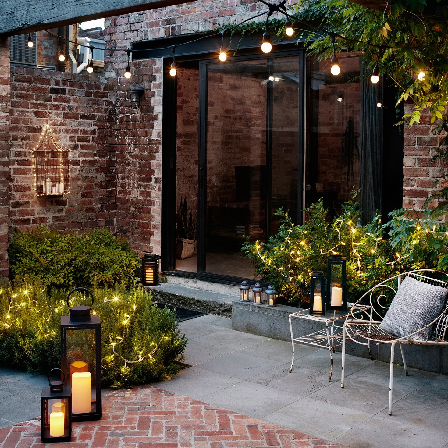 Lights4fun Lanterna Solare in Metallo Nero de 29,5 cm con Candela LED Fiamma Tremolante Decorazione per Giardino Balconi Esterni