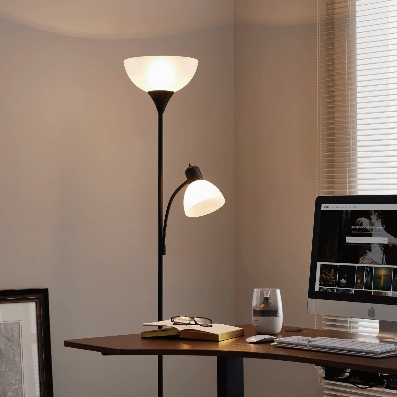 HonoDing Lampada da terra nera regolabile con luce di lettura Lampada da terra moderna per soggiorno/ufficio alta 72" - 10 watt con luce di lettura laterale Lampada ad angolo (nero)