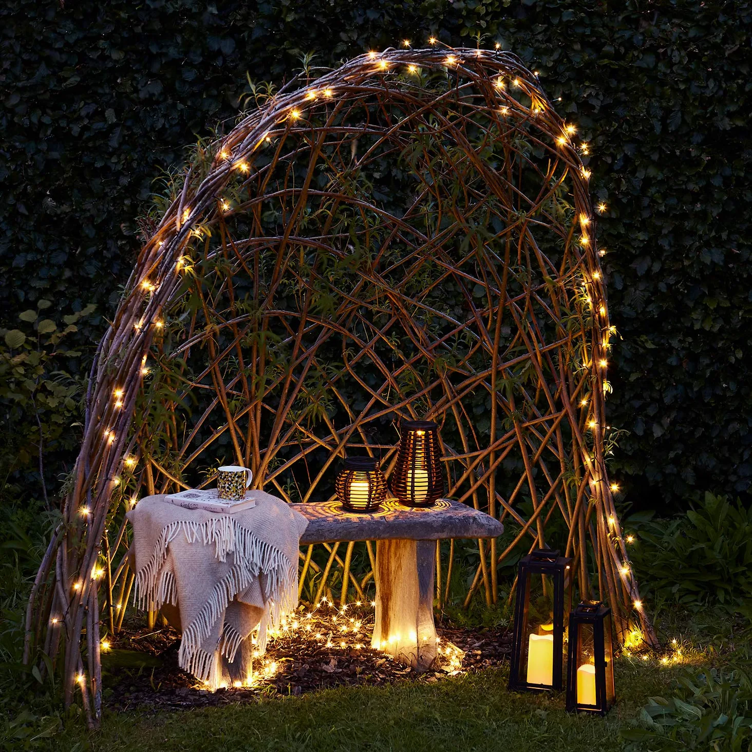 Lights4fun Lanterna Solare in Metallo Nero de 29,5 cm con Candela LED Fiamma Tremolante Decorazione per Giardino Balconi Esterni