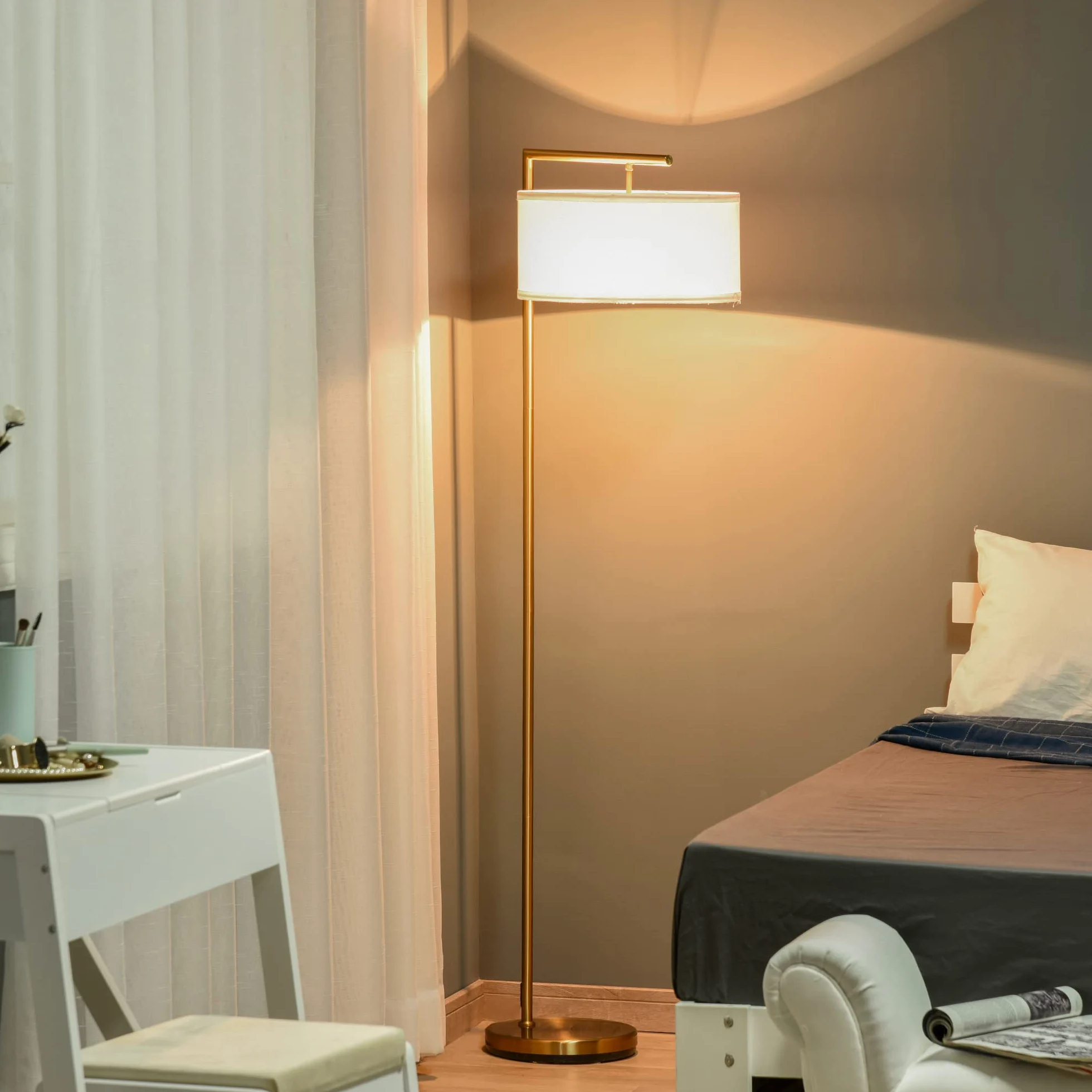 HOMCOM Lampada da Terra Moderna in Metallo E27 47x37x153cm Oro e Bianco | Paralume in Tessuto, Lampada da Lettura