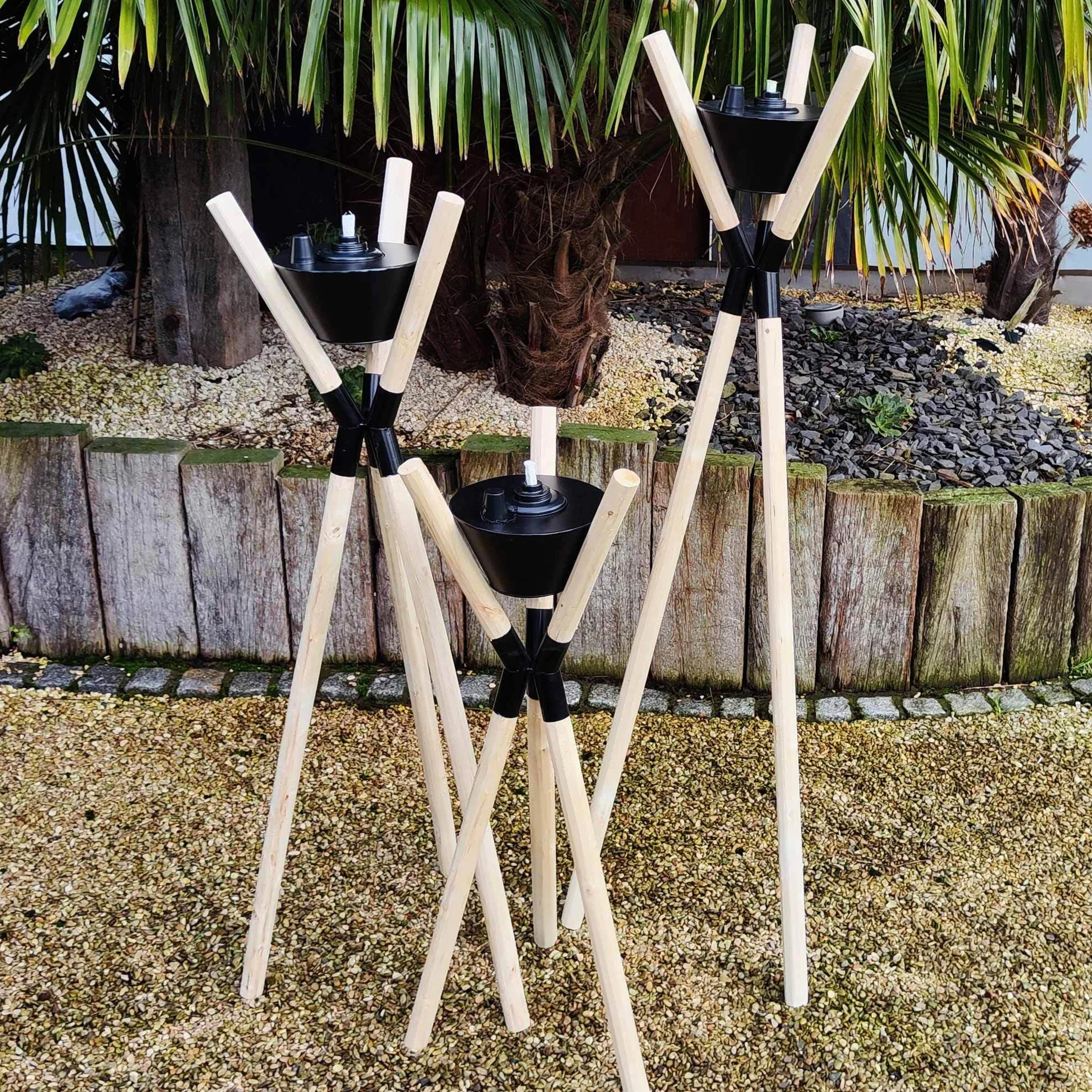 UNUS Fiaccola da giardino a tre zampe in legno, ricaricabile, per esterni