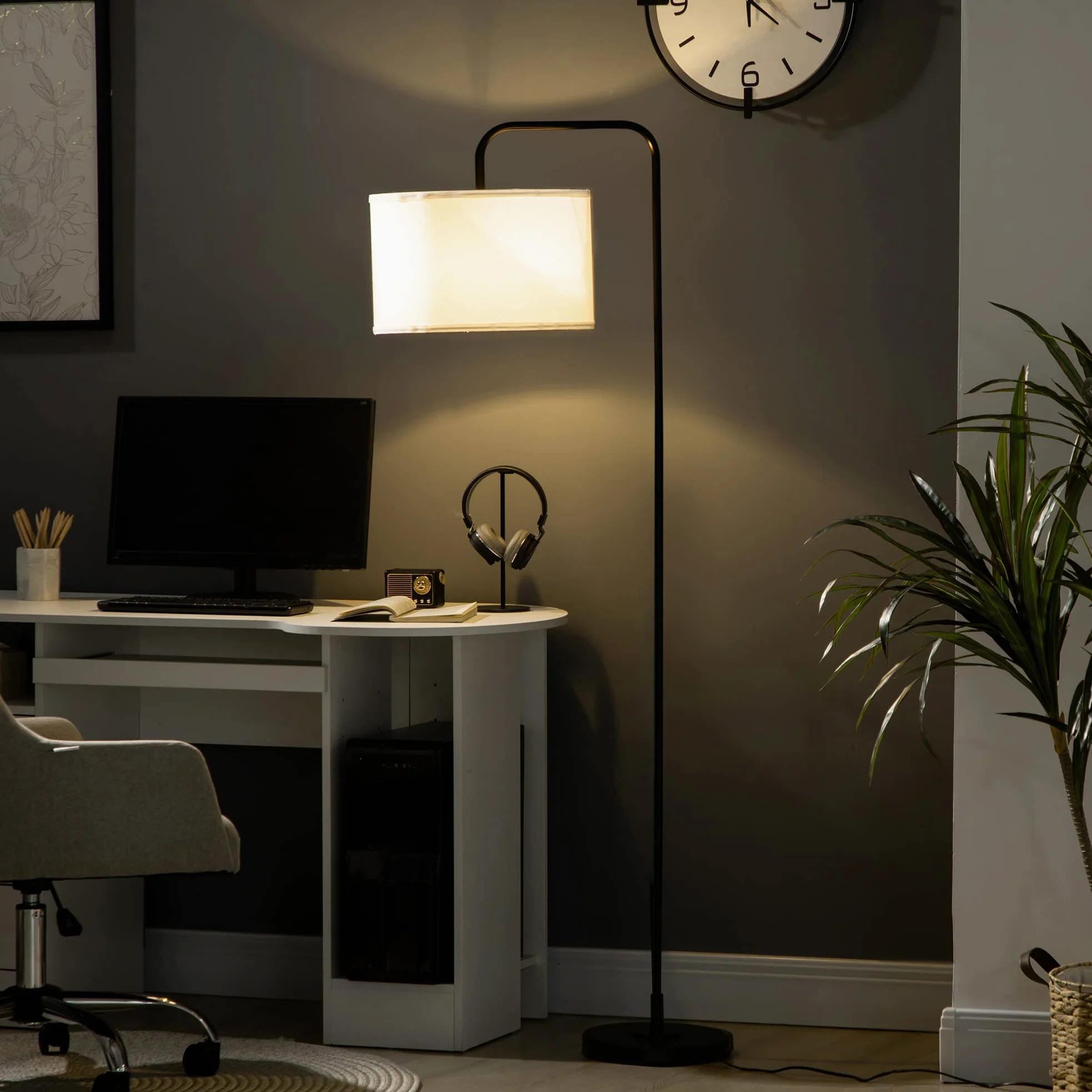 HOMCOM Lampada da Terra Arcuata con Interruttore a Pedale e Paralume in Tessuto Effetto Lino, Piantana Lampada da Terra in Acciaio, 64x38x163.5 cm, Bianca e Nera