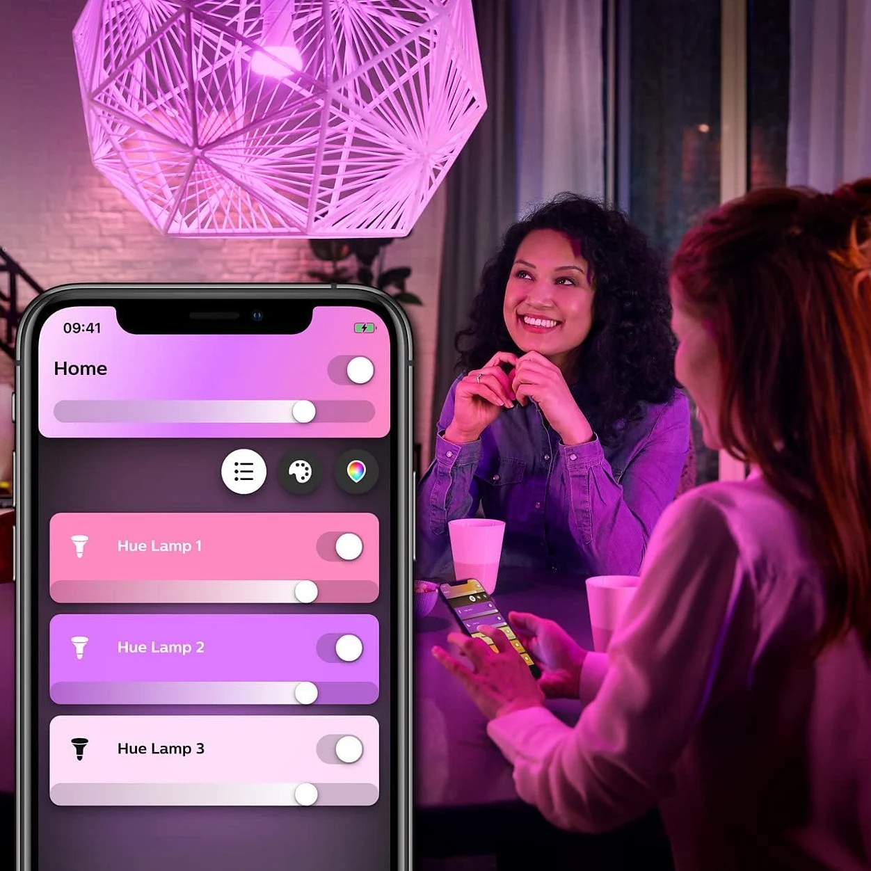 Philips Hue White and Color Ambiance Starter Kit 2 Lampadine Smart con Bluetooth Attacco E27 e un Bridge Hue per Controllo del Sistema