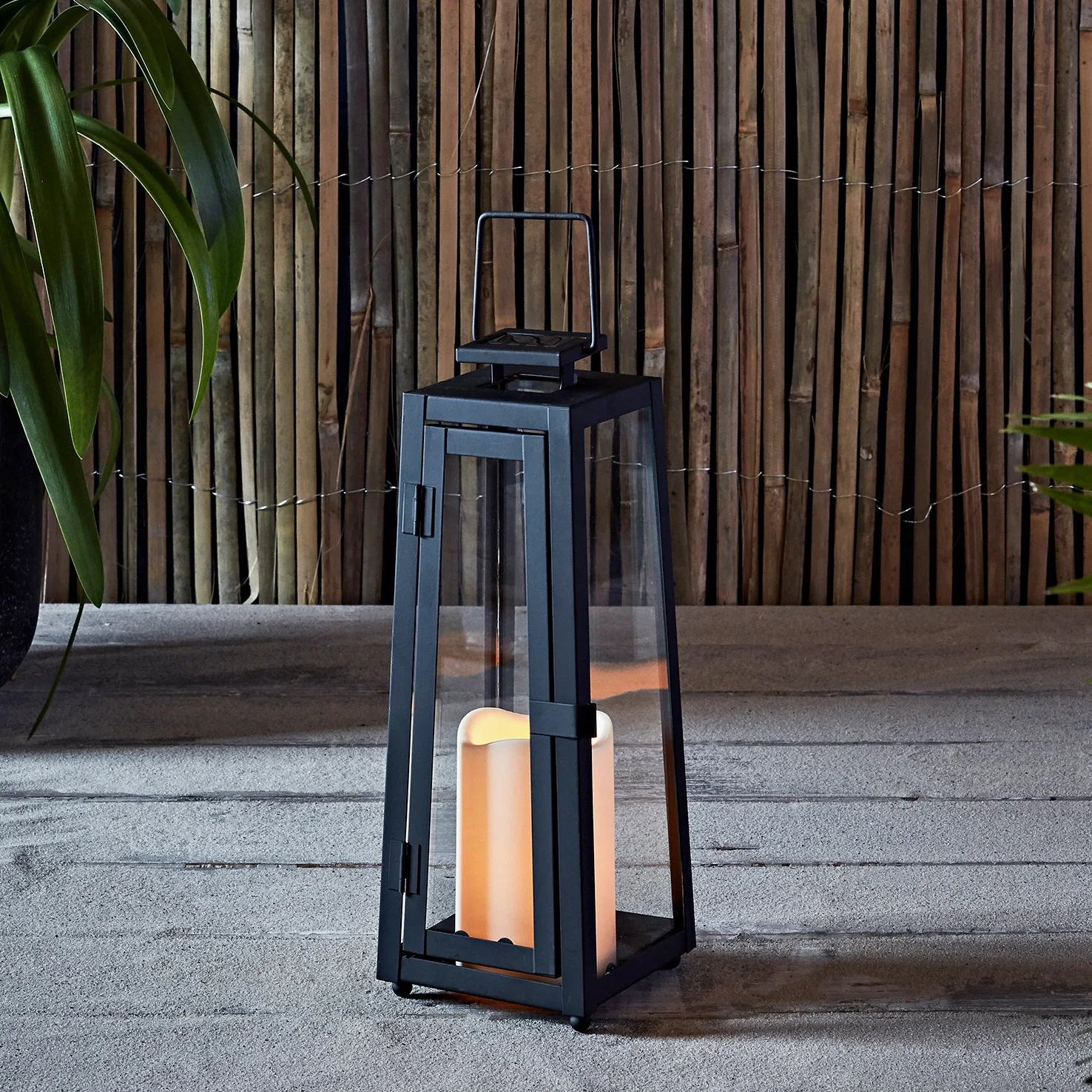 Lights4fun Lanterna Solare in Metallo Nero de 29,5 cm con Candela LED Fiamma Tremolante Decorazione per Giardino Balconi Esterni