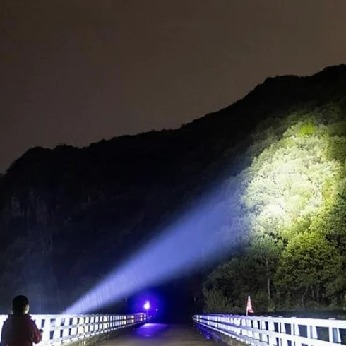 A70 Torcia tattica a LED, torcia elettrica da esterni, forte luce, ricaricabile tramite USB, 1500 lumen, torcia per campeggio, torcia super luminosa, torcia elettrica forte Earc, torce per emergenze