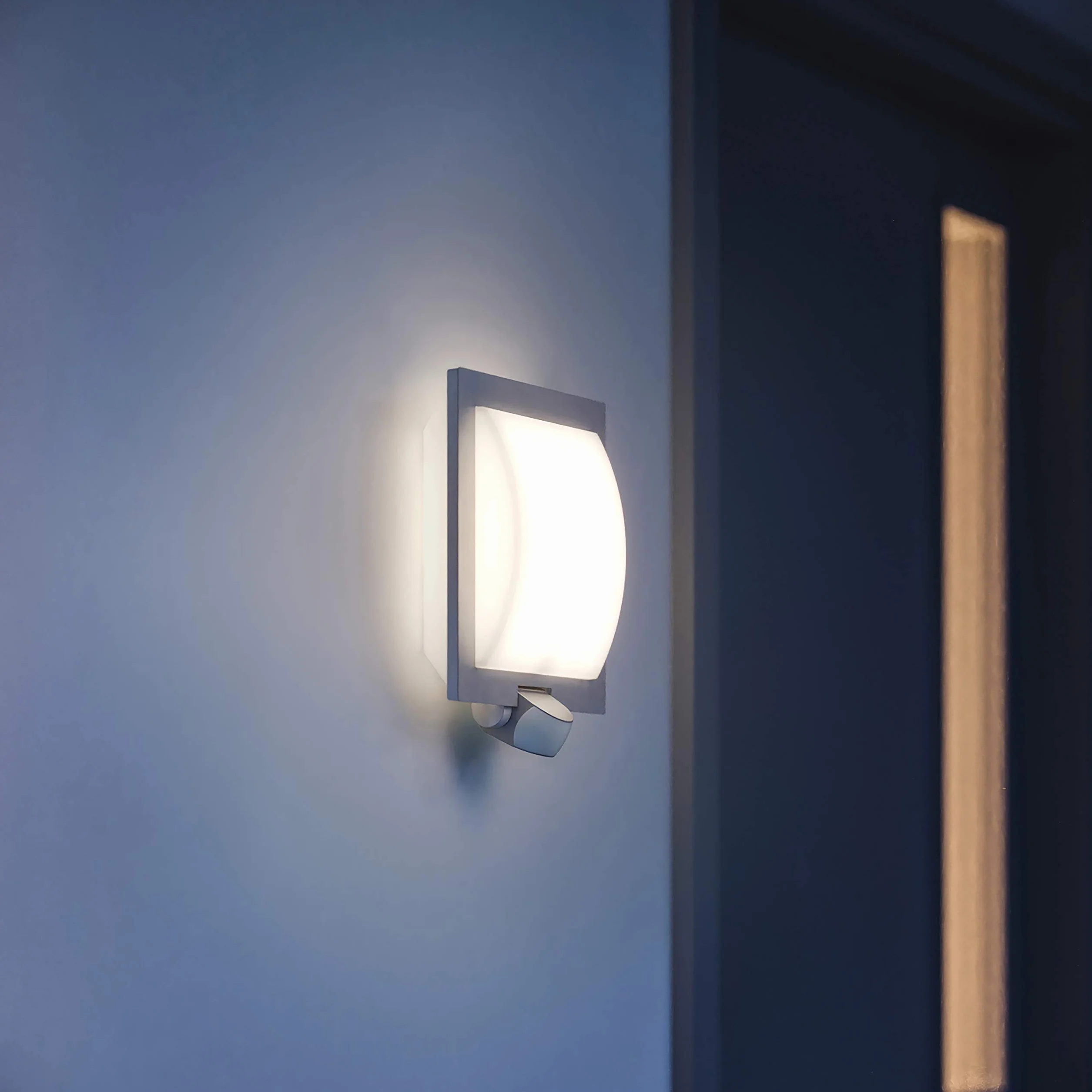 Steinel Lampada da esterni L 20 S inox, lampada da parete con rilevatore di movimento, Sensore a 180°, E27, antiurto