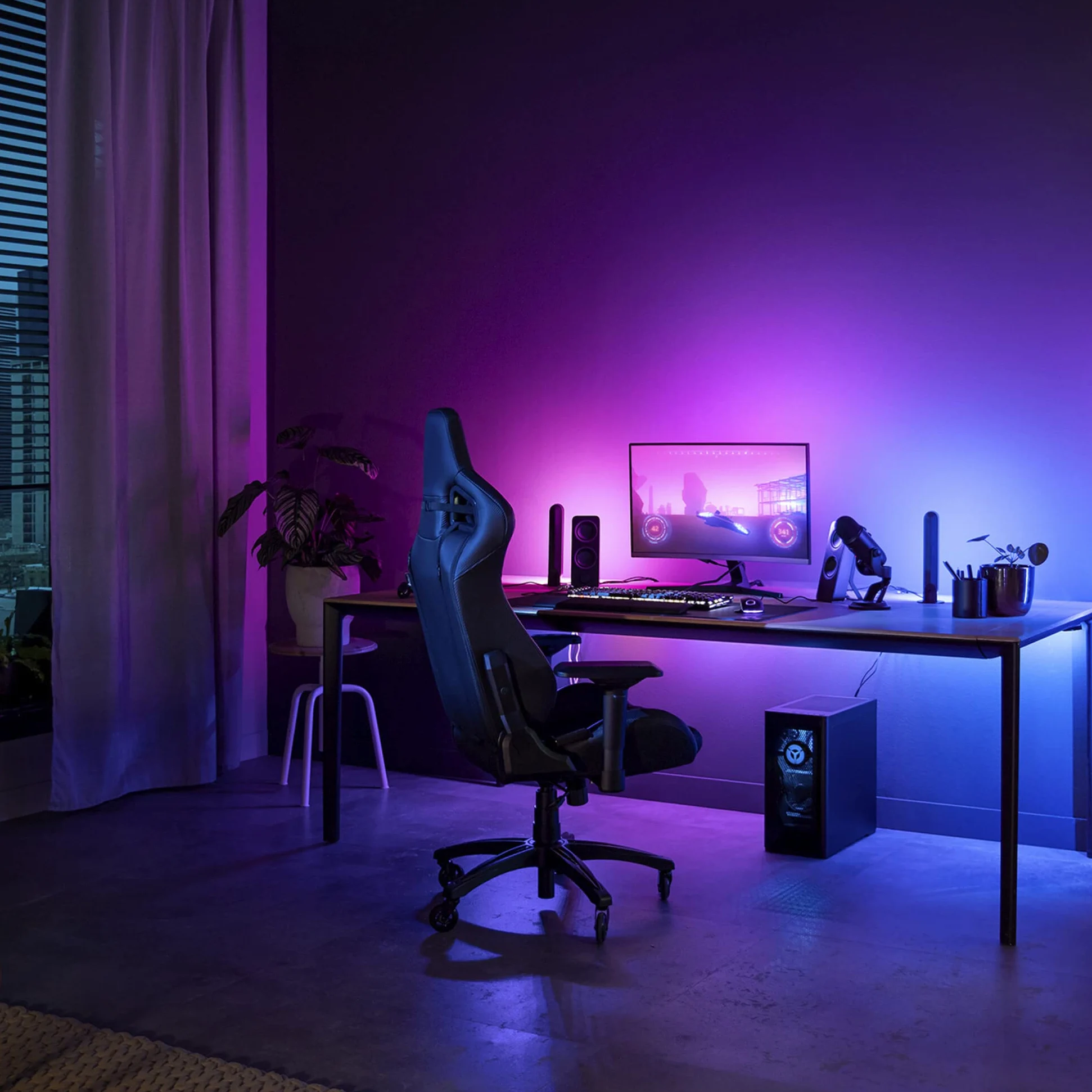 Philips Hue Play, Lightstrip Gradient per PC, 32-34" | 23 W, Smart LED, Smart Home, Luce multicolore reattiva, Sincronizzazione Hue Sync, Hue Bridge incluso