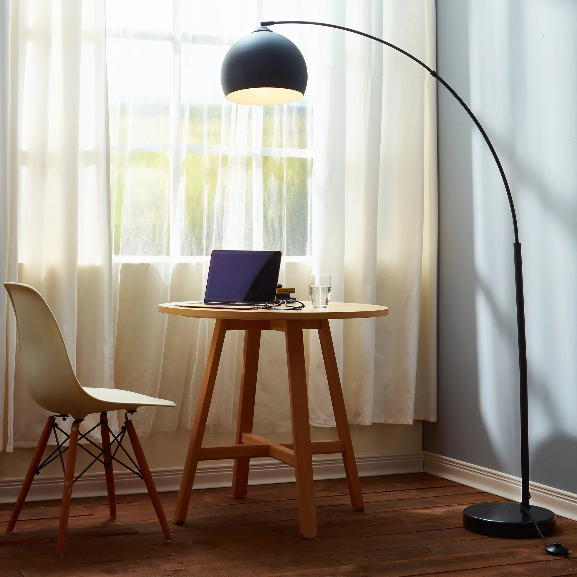 Lampada da terra LED Illuminazione Negra Moderna Arquer Versanora VN-L00013-EU